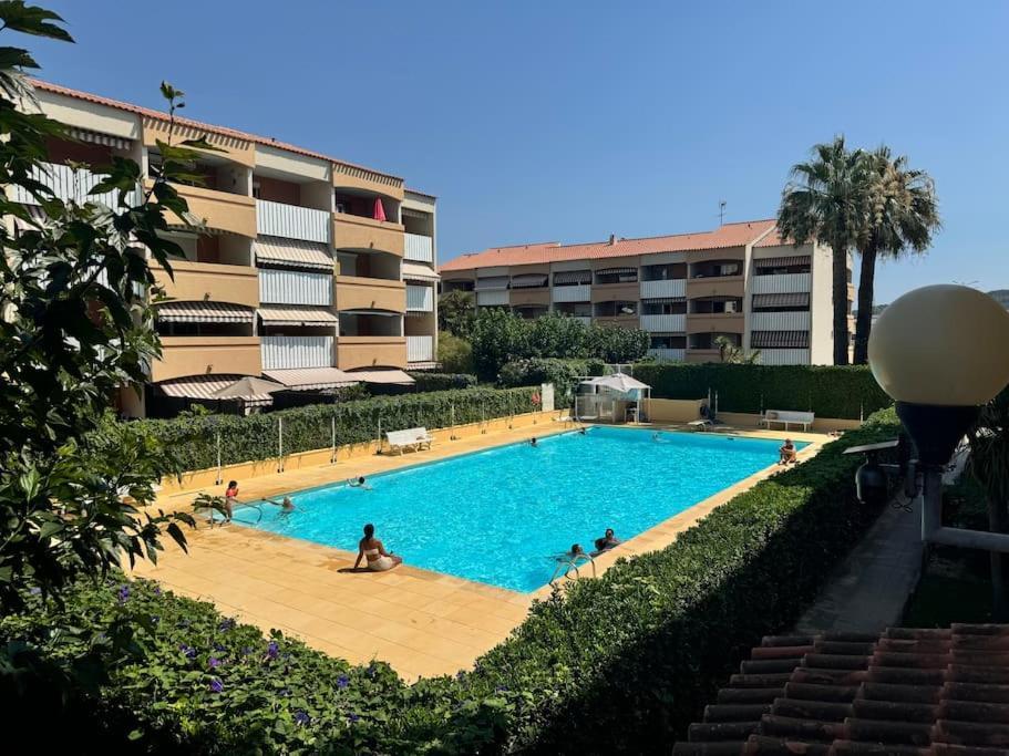 Appart Cosy, Piscine, Clim, Parking Prive - Proche Plage - Arrivee Autonome - Lit Queen Size La Seyne-sur-Mer Exterior photo